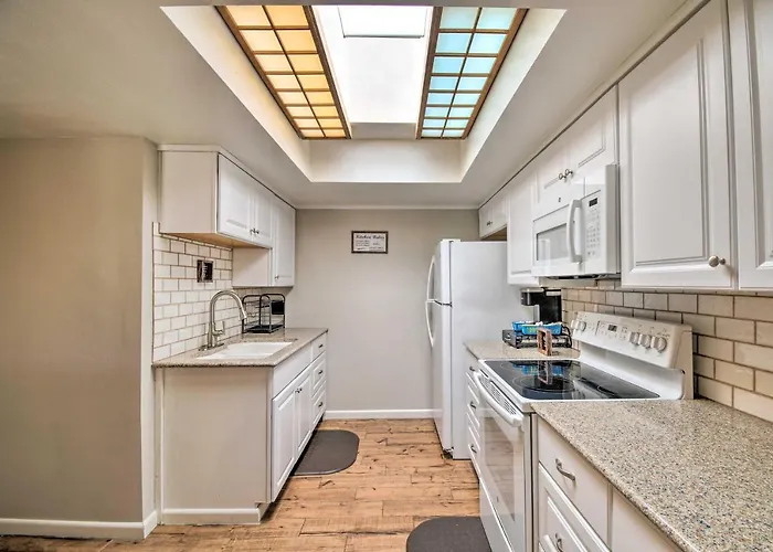 Holiday home 1/2 Mi To Spring Training! W/ Patio In *