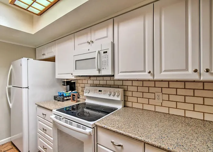 Holiday home 1/2 Mi To Spring Training! W/ Patio In