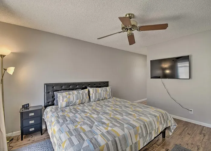Holiday home 1/2 Mi To Spring Training! W/ Patio In